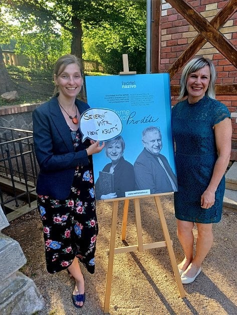 (Jana Hurdová) a ZŘŠ (Lucie Masárová) při ukončení dvouletého programu Ředitel naživo.